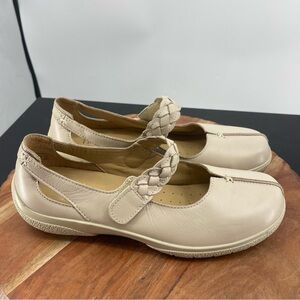 Hotter Shake shoes Sz 7.5 Mary Jane cement cream Sz 7.5